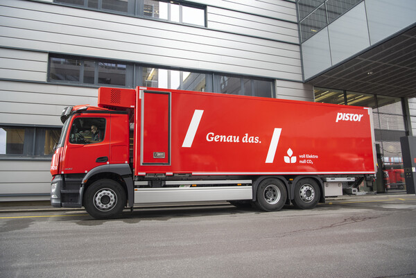 pistor-elektro-lkw-vor-gebaeude_cidermvz48lh.jpg pistor-elektro-lkw-vor-gebaeude_cidermvz48lh.jpg
